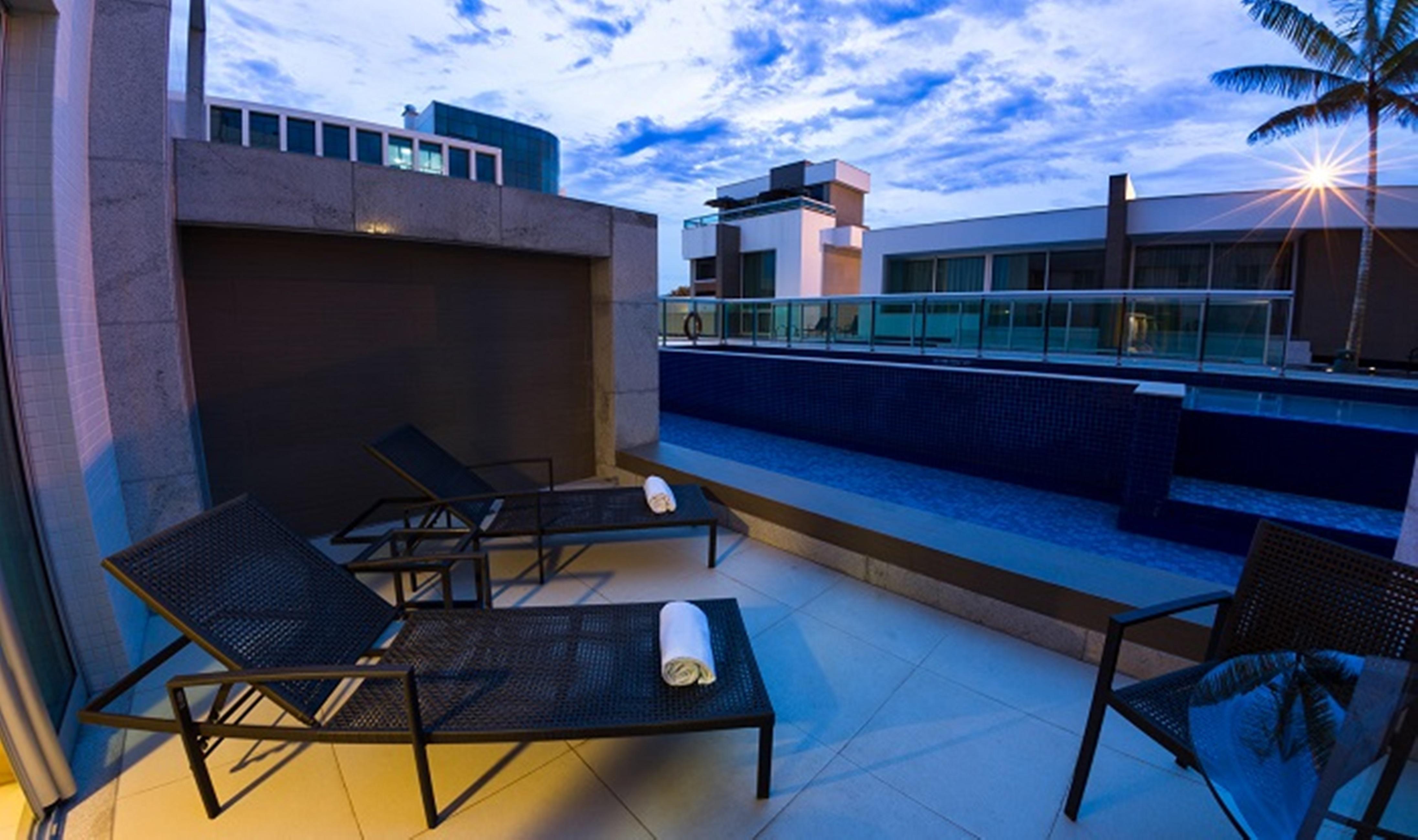 Jade Hotel Brasília Candangolandia Exteriér fotografie Rooftop pool at the hotel