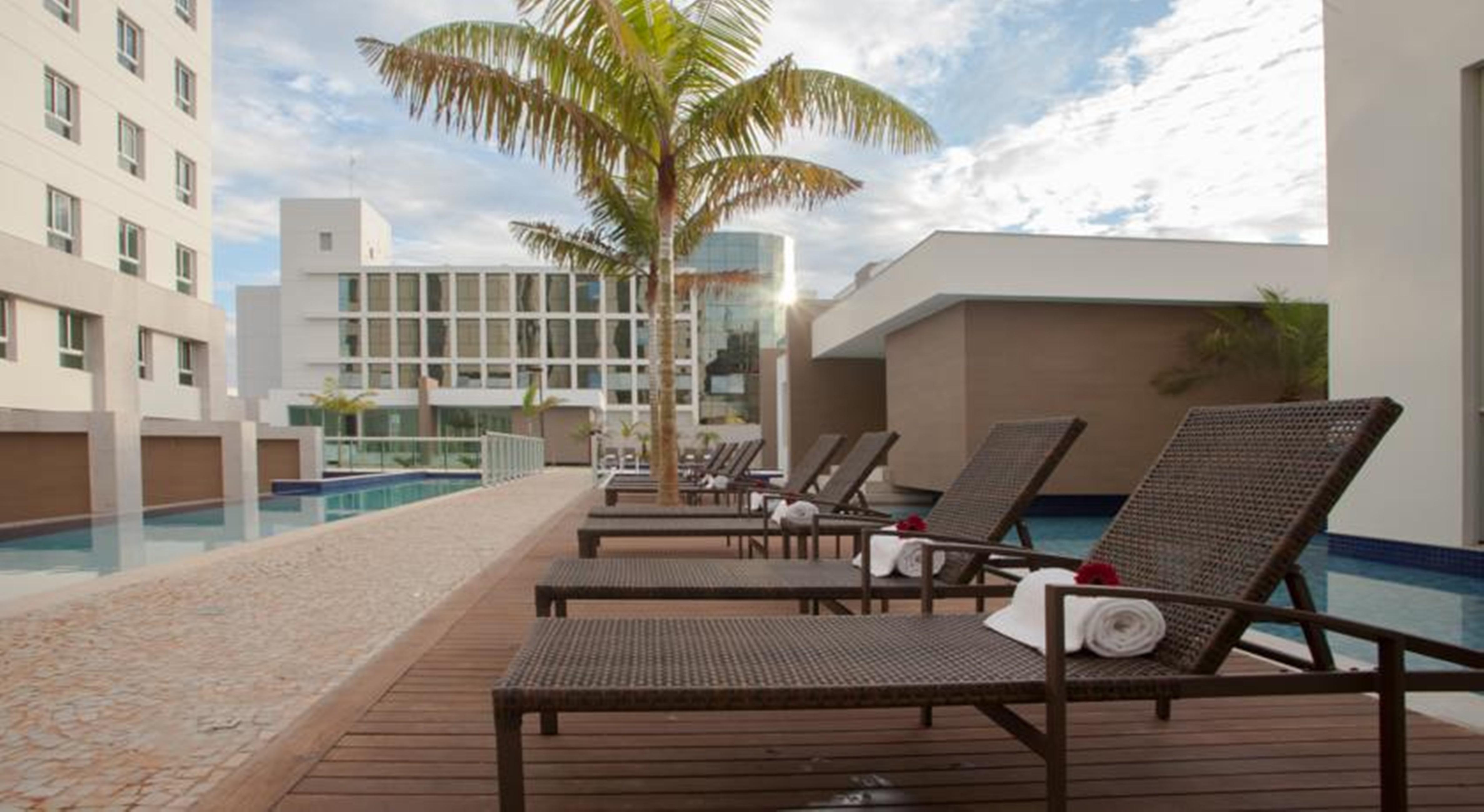 Jade Hotel Brasília Candangolandia Exteriér fotografie The pool at the hotel