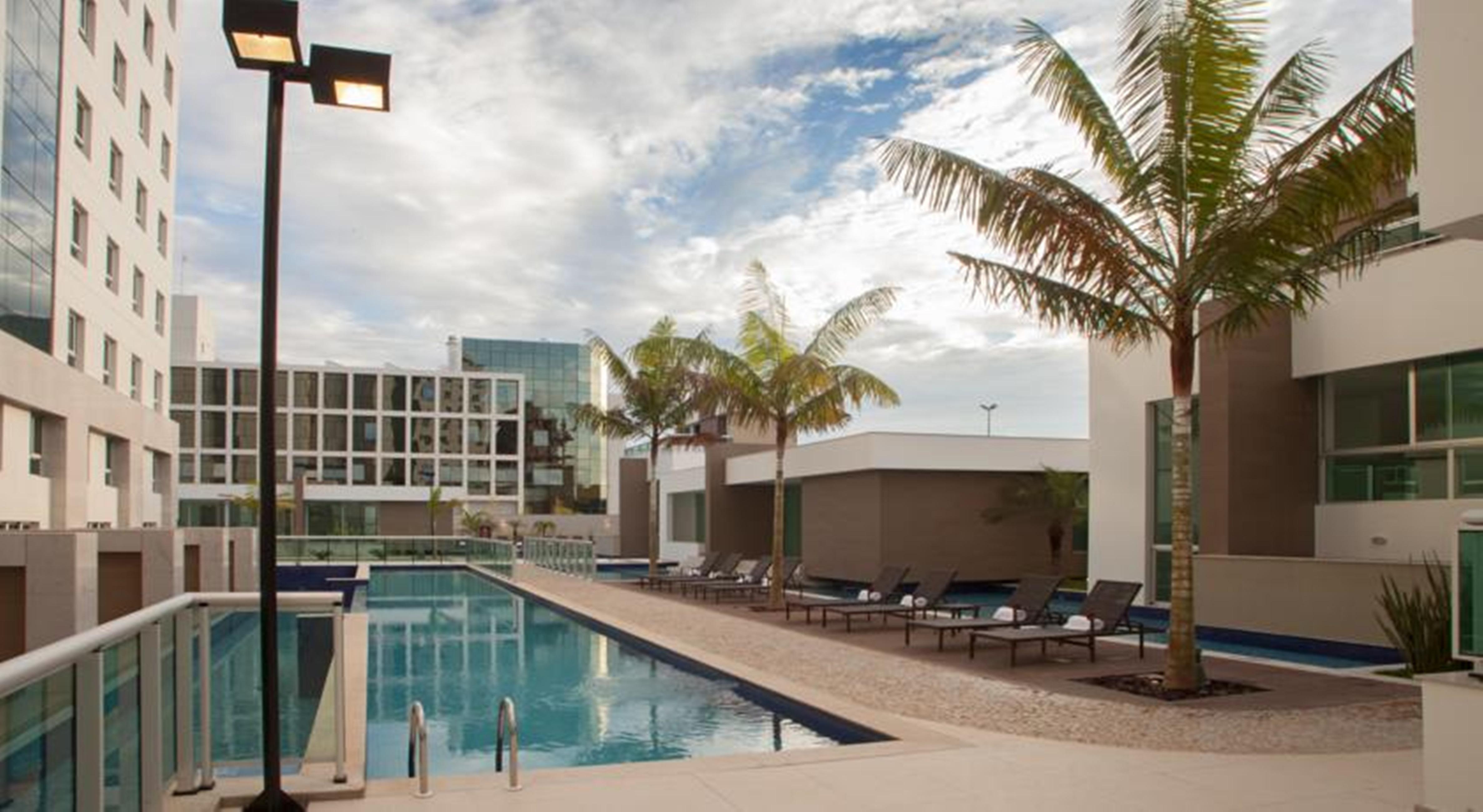 Jade Hotel Brasília Exteriér fotografie The pool at the Hotel Indigo Scottsdale