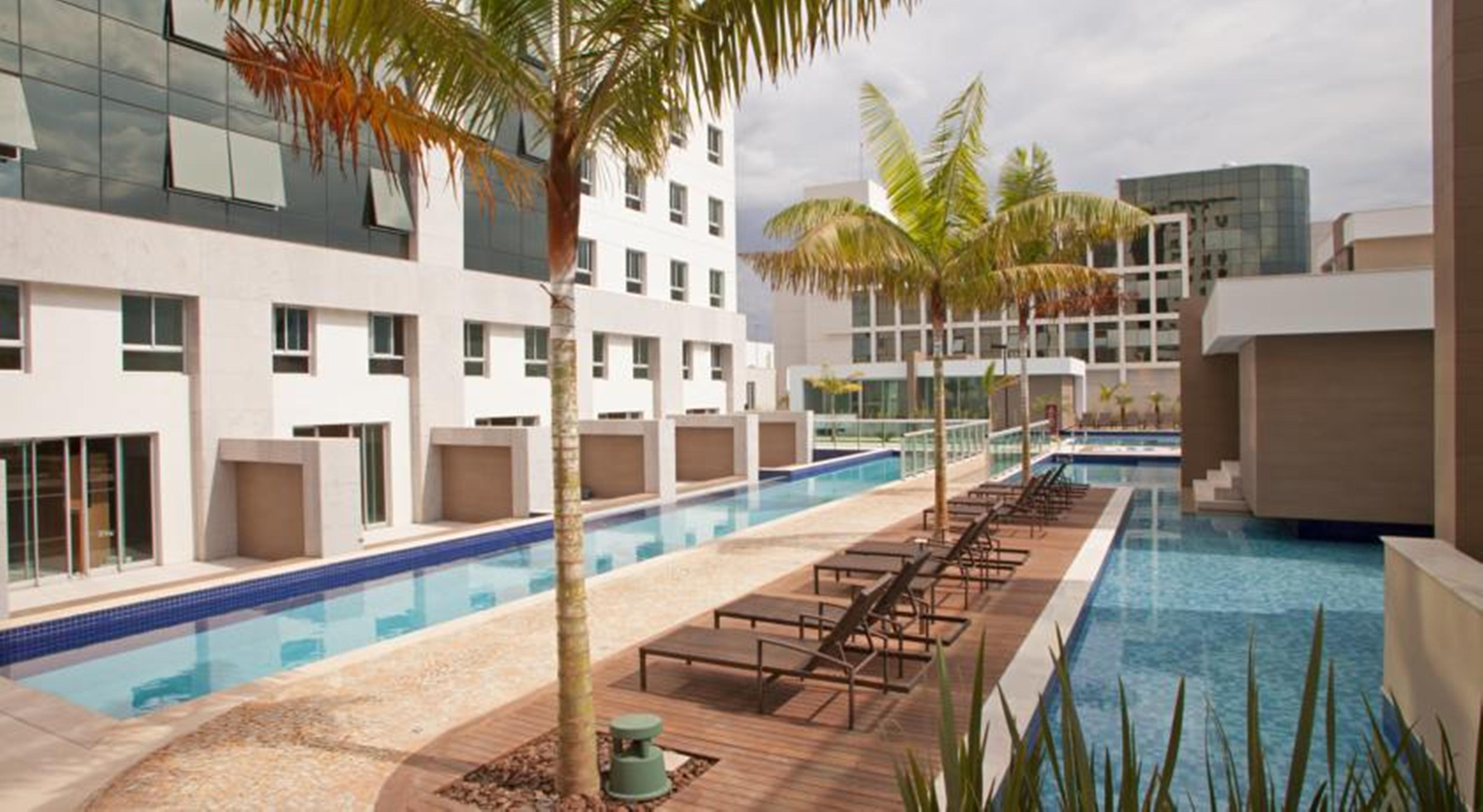 Jade Hotel Brasília Candangolandia Exteriér fotografie The swimming pool at the hotel